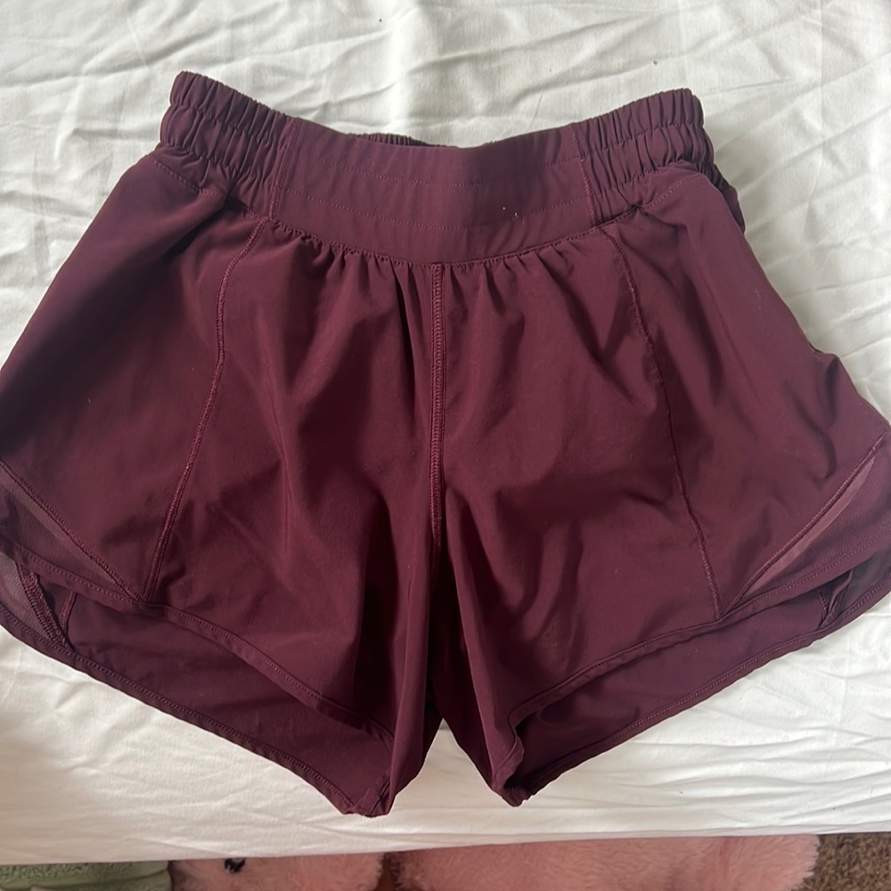 lululemon size 4 tall high-rise hotty hot shorts / maroon color